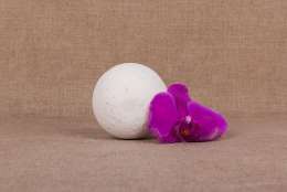Бурлящий шар для ванны "Магнолия и иланг-иланг", 220 г